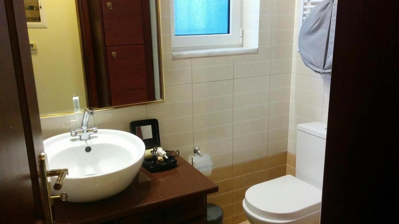 Lovely 2-Bedroom Apartment At Greek Riviera Βάρη Εξωτερικό φωτογραφία