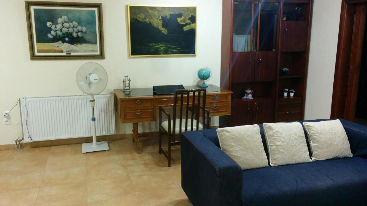 Lovely 2-Bedroom Apartment At Greek Riviera Βάρη Εξωτερικό φωτογραφία