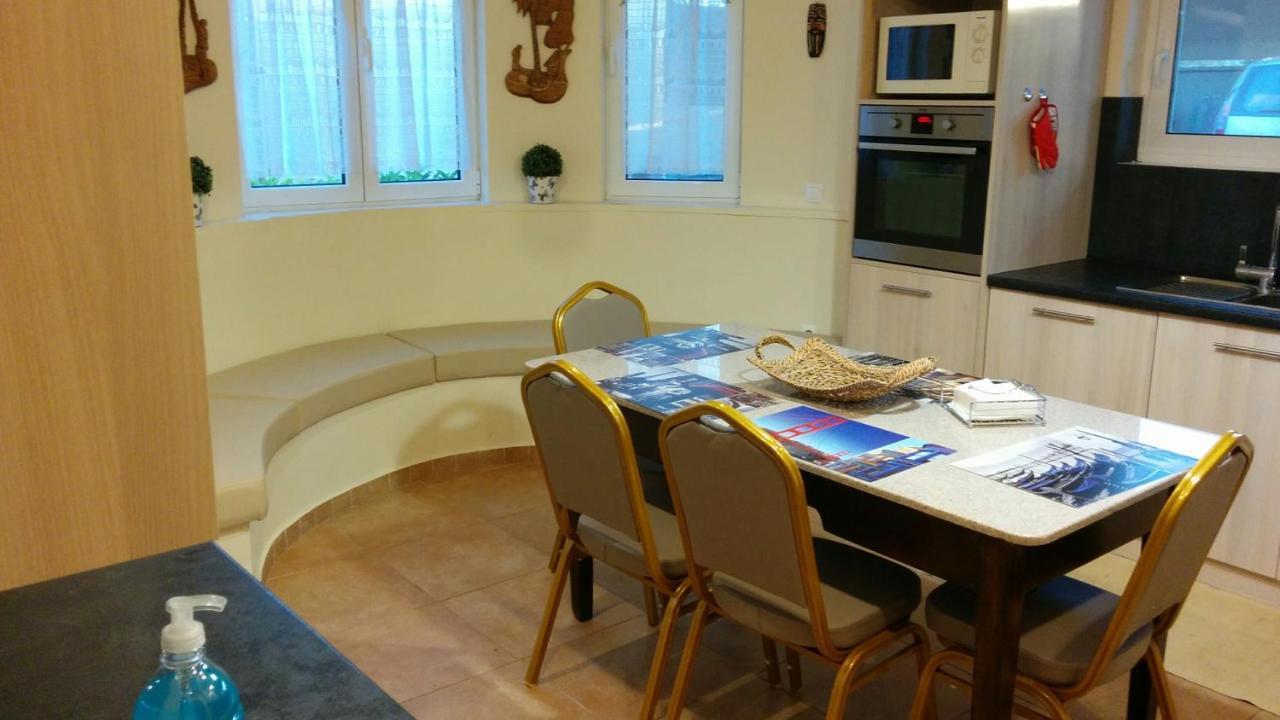 Lovely 2-Bedroom Apartment At Greek Riviera Βάρη Εξωτερικό φωτογραφία