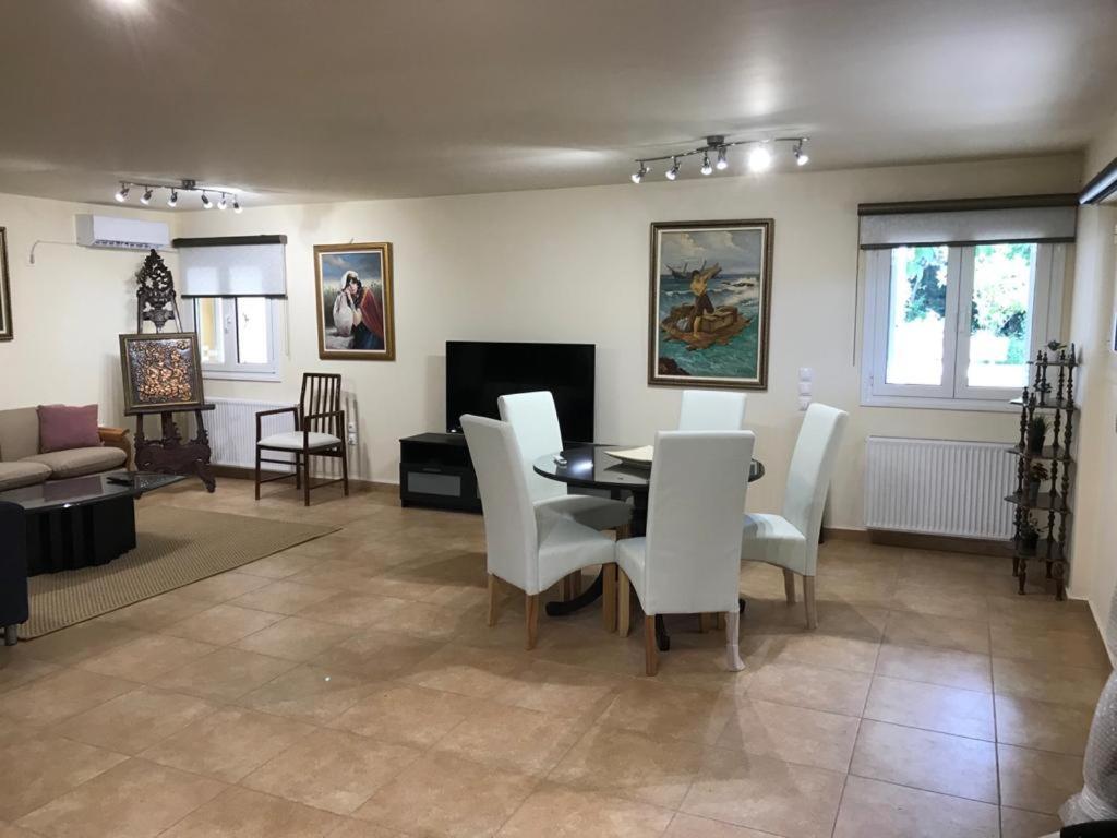 Lovely 2-Bedroom Apartment At Greek Riviera Βάρη Εξωτερικό φωτογραφία
